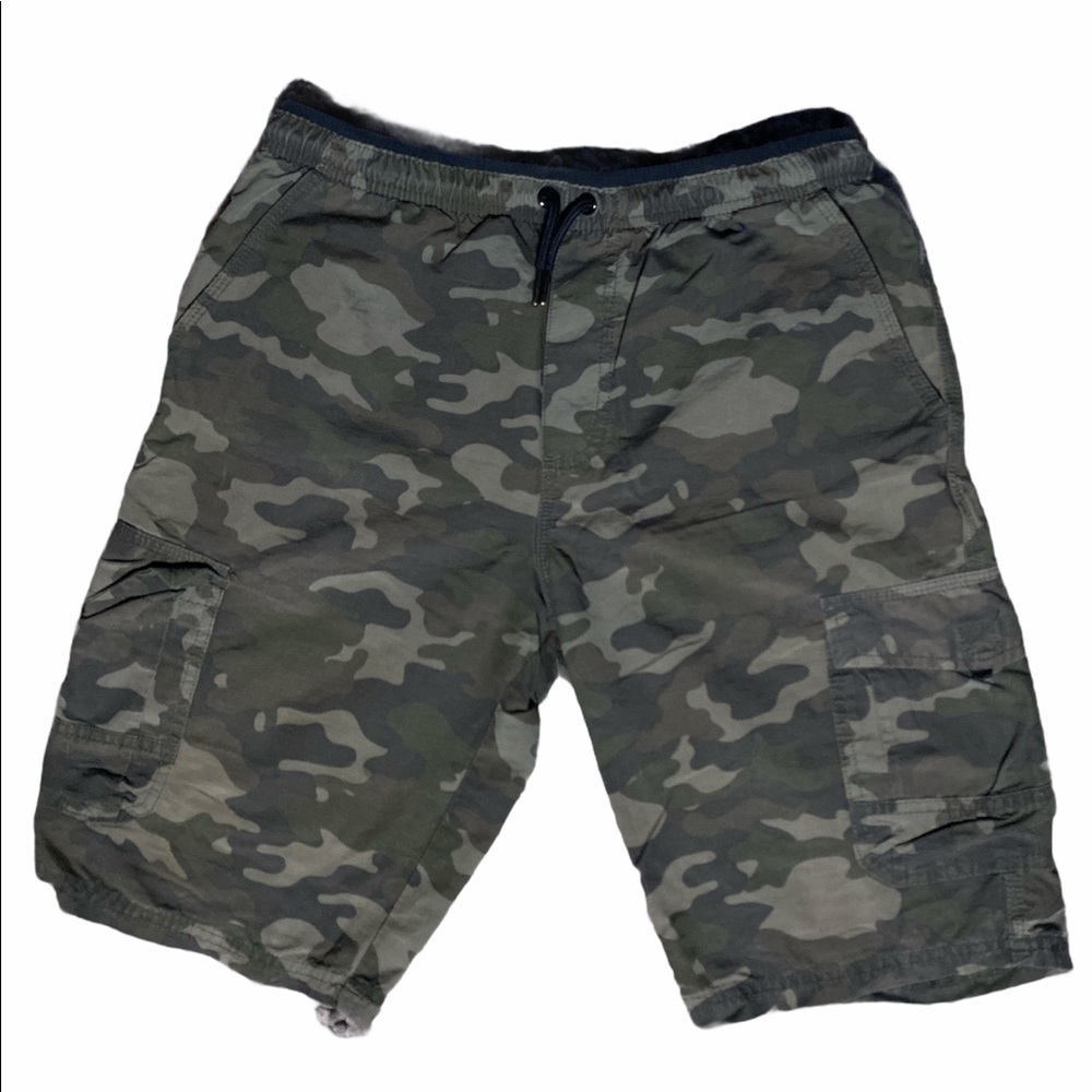 Camouflage cargo shorts